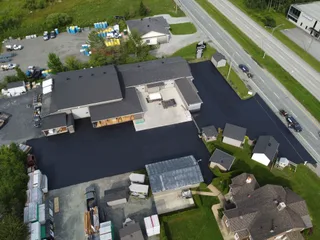 Travaux d'entretien d'asphalte